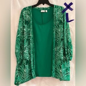 LADIES XL GREEN CAMI WITH AN ATTACHED GREEN & WHITE SHAWL